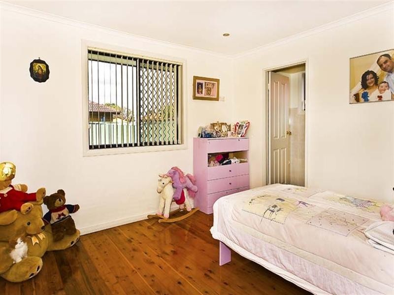 12 Lachlan Street, Bossley Park NSW 2176