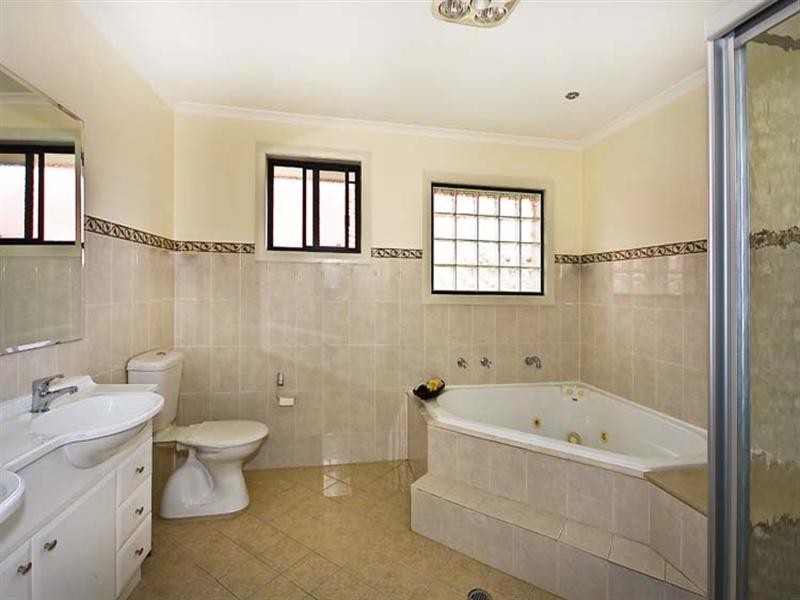 12 Lachlan Street, Bossley Park NSW 2176