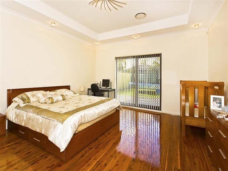 12 Lachlan Street, Bossley Park NSW 2176