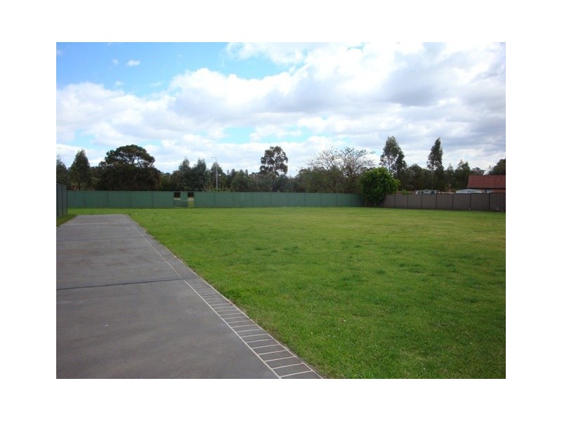 33 Brunswick Crescent, St Johns Park NSW 2176