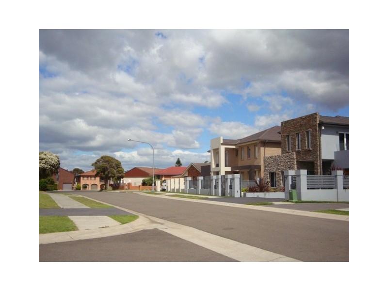 33 Brunswick Crescent, St Johns Park NSW 2176