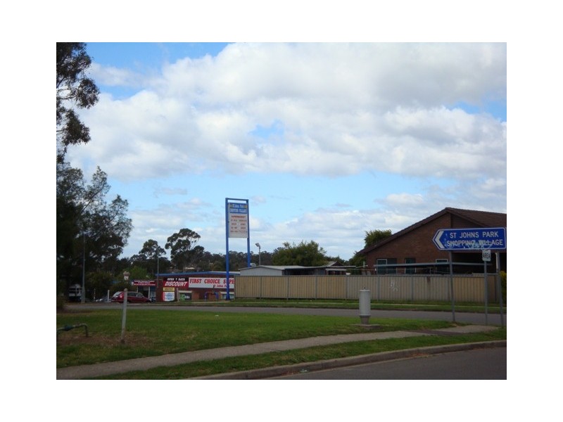 33 Brunswick Crescent, St Johns Park NSW 2176