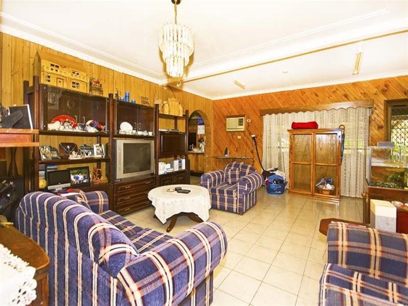 42 Boomerang Road, Edensor Park NSW 2176