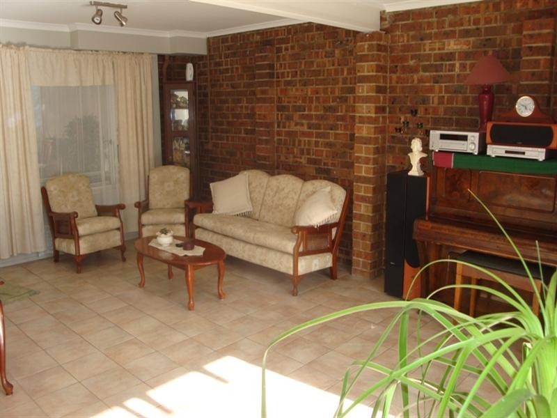 11 Grevillea Close, Bossley Park NSW 2176