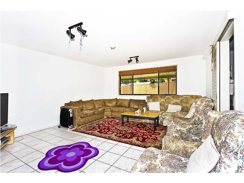 2 Opal Place, Bossley Park NSW 2176