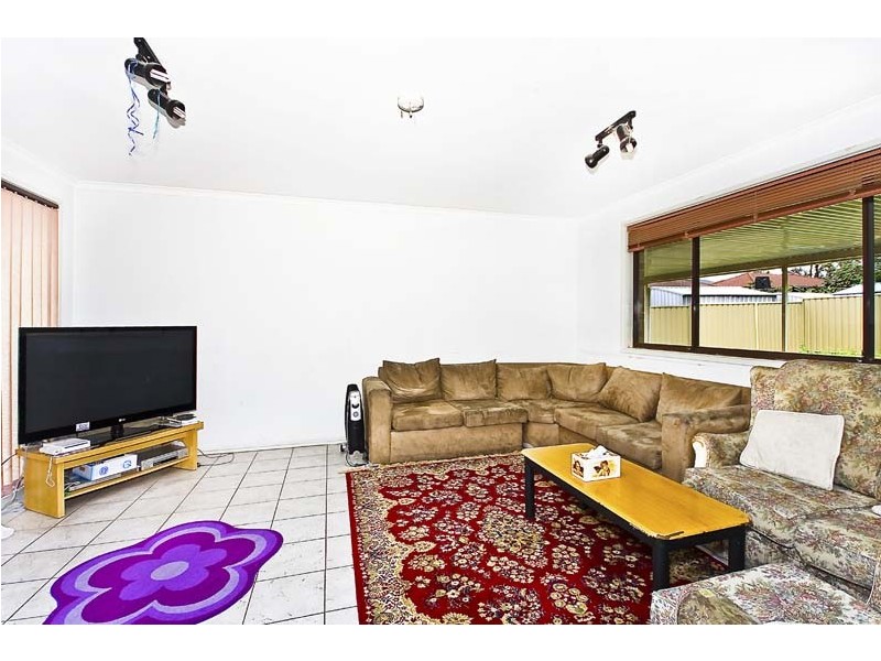 2 Opal Place, Bossley Park NSW 2176