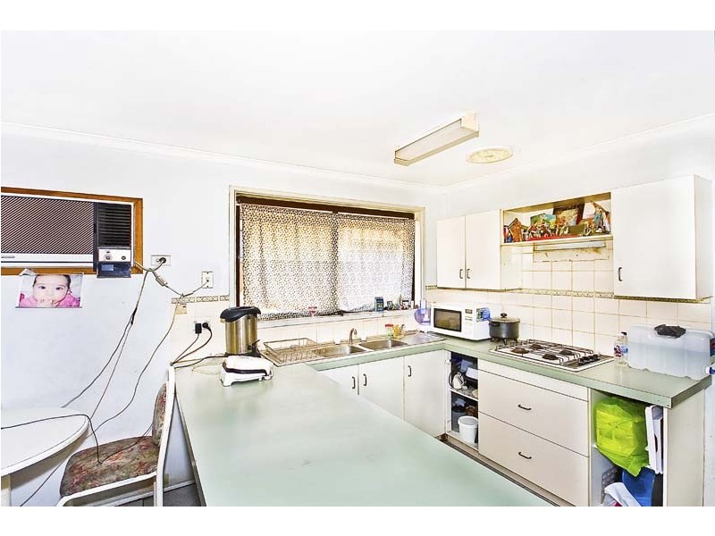 2 Opal Place, Bossley Park NSW 2176