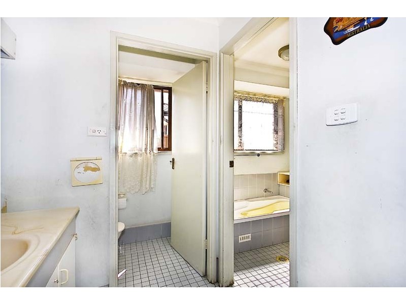 2 Opal Place, Bossley Park NSW 2176