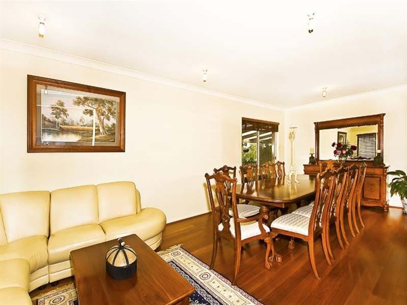 11 Hannan Place, Prairiewood NSW 2176