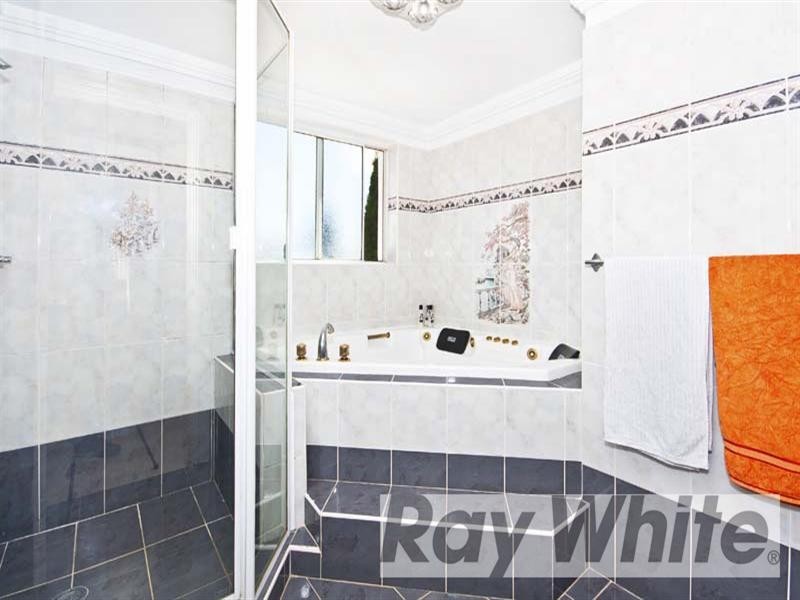 14 Edinburgh Circuit, Cecil Hills NSW 2171