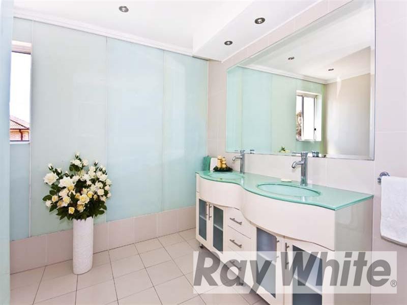 14 Edinburgh Circuit, Cecil Hills NSW 2171