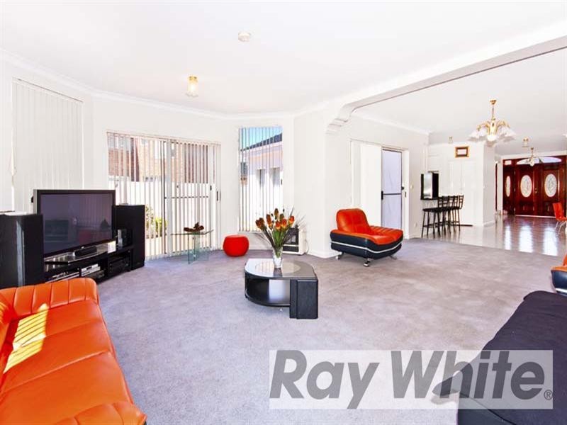 14 Edinburgh Circuit, Cecil Hills NSW 2171