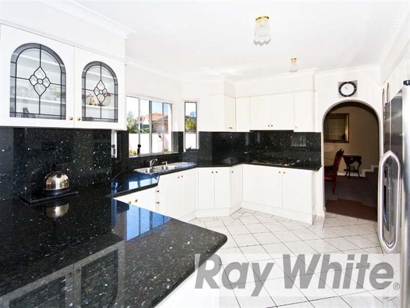 14 Edinburgh Circuit, Cecil Hills NSW 2171