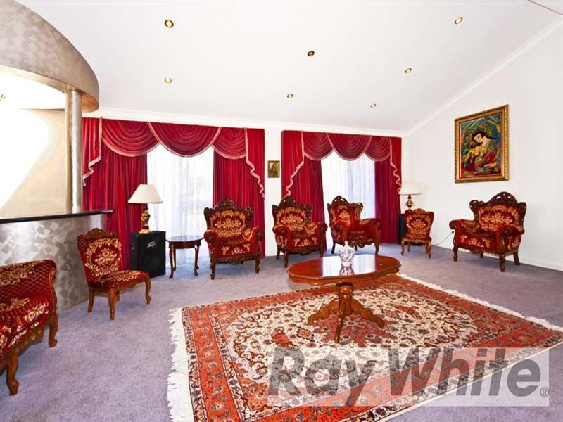 14 Edinburgh Circuit, Cecil Hills NSW 2171