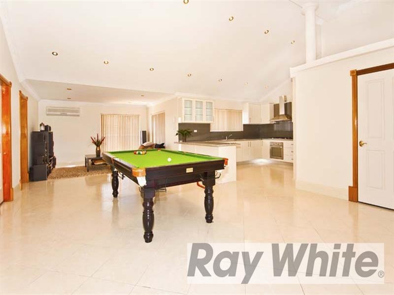 14 Edinburgh Circuit, Cecil Hills NSW 2171