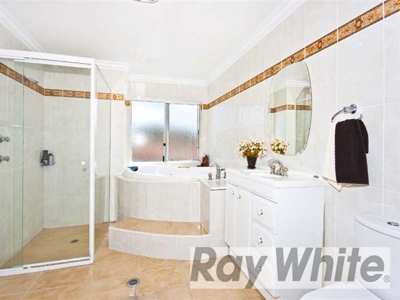 14 Edinburgh Circuit, Cecil Hills NSW 2171