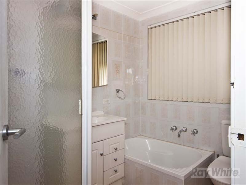 2 Dalton Place, Fairfield West NSW 2165