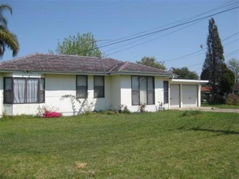 12 Barlow Crescent, Canley Heights NSW 2166