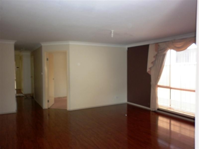 19 Ferraro Crescent, West Hoxton NSW 2171