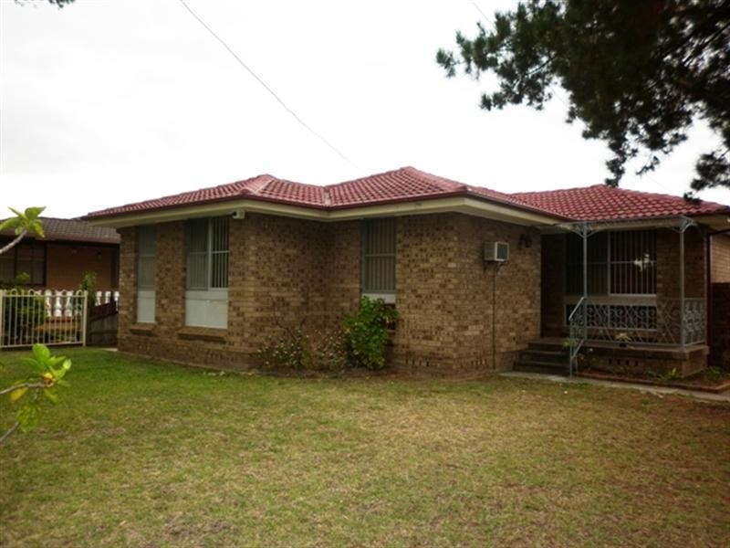14 Barrington Street, Bossley Park NSW 2176
