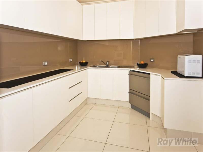 14 Lanceley Place, Abbotsbury NSW 2176