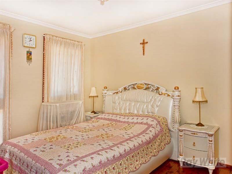 5 Burramy Close, Bossley Park NSW 2176