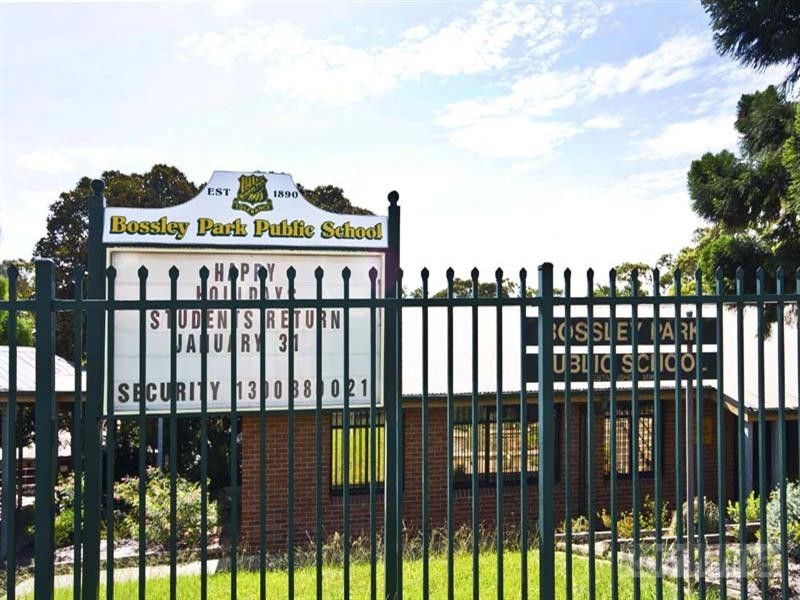 5 Burramy Close, Bossley Park NSW 2176