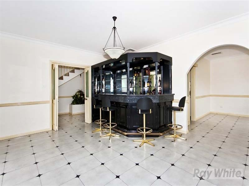 8 Hurkett Place, Bossley Park NSW 2176