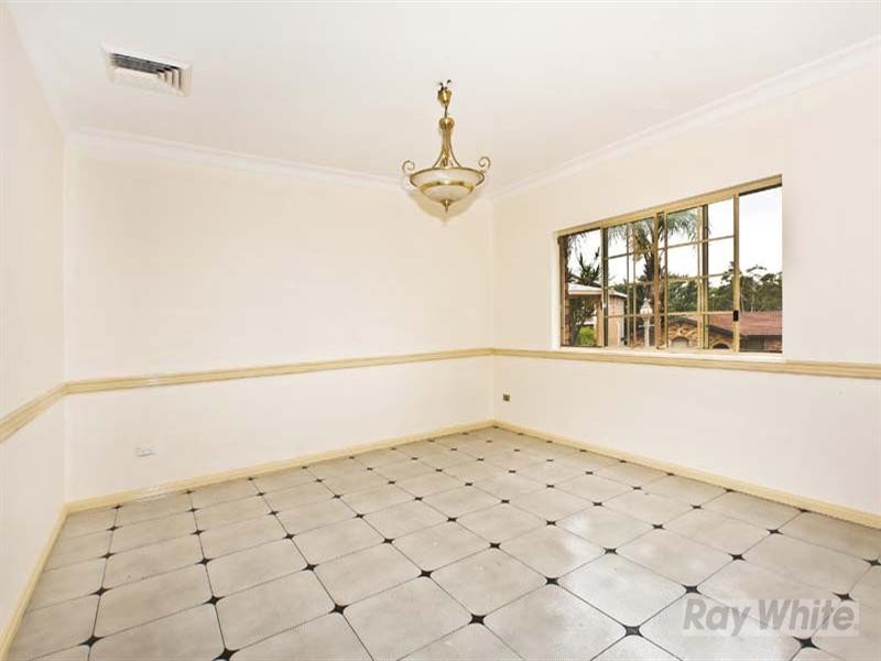 8 Hurkett Place, Bossley Park NSW 2176