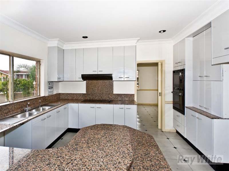 8 Hurkett Place, Bossley Park NSW 2176