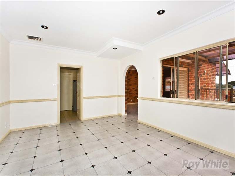 8 Hurkett Place, Bossley Park NSW 2176