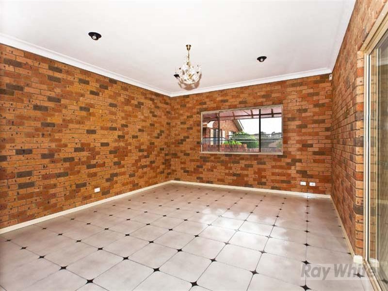 8 Hurkett Place, Bossley Park NSW 2176
