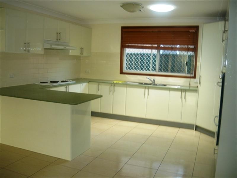 18 Lachlan Street, Bossley Park NSW 2176