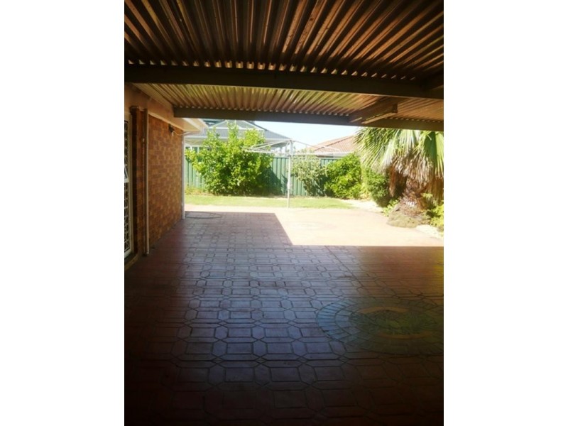 18 Lachlan Street, Bossley Park NSW 2176