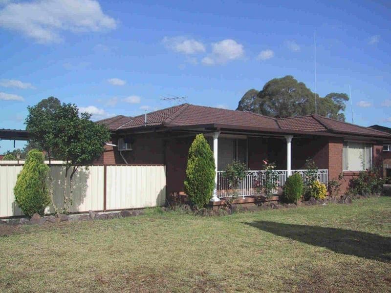 42 Glenfern Crescent, Bossley Park NSW 2176