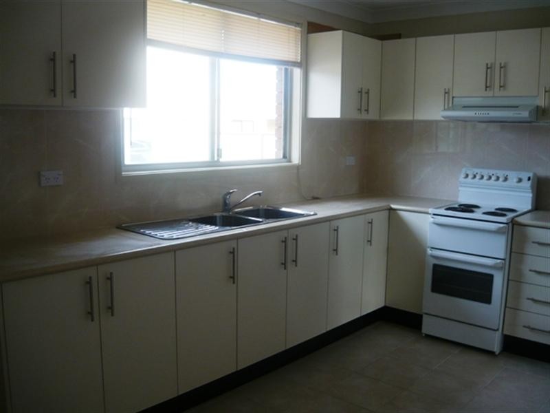 42 Glenfern Crescent, Bossley Park NSW 2176