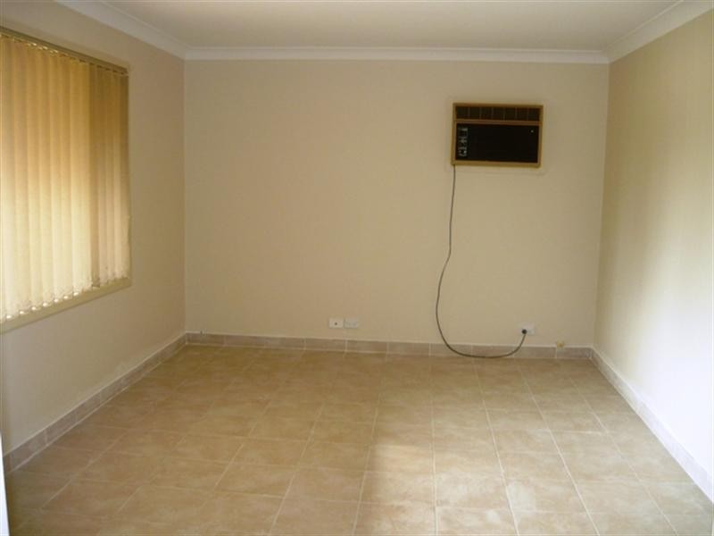 42 Glenfern Crescent, Bossley Park NSW 2176