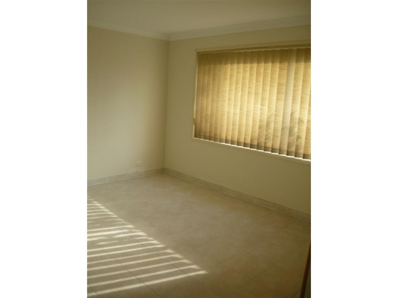 42 Glenfern Crescent, Bossley Park NSW 2176