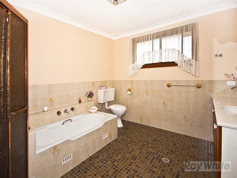 18 Revingstone Street, Prairiewood NSW 2176