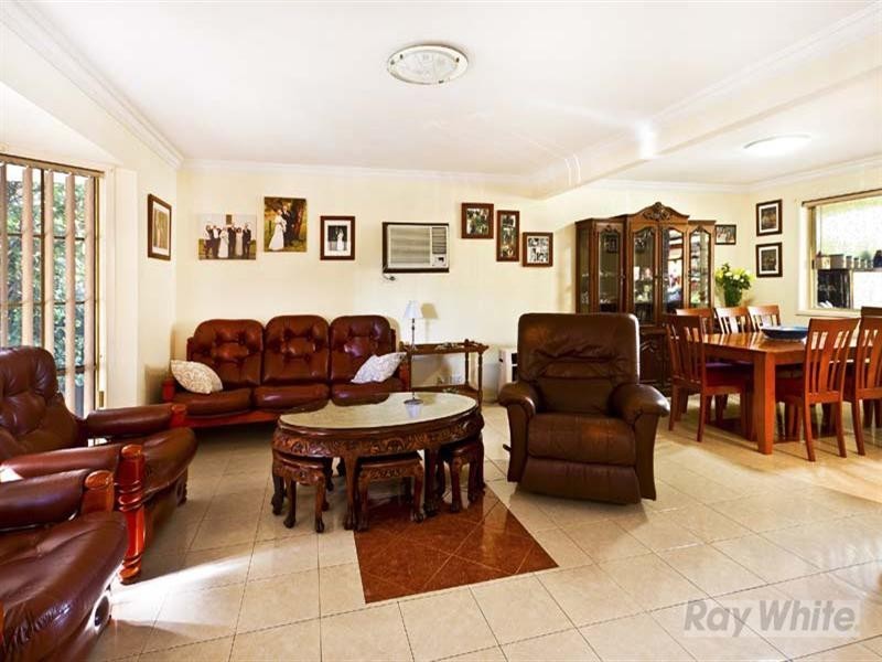 15 Dixon Street, Abbotsbury NSW 2176