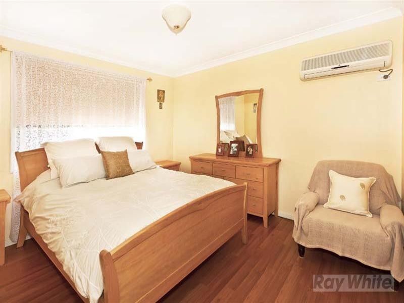 15 Dixon Street, Abbotsbury NSW 2176