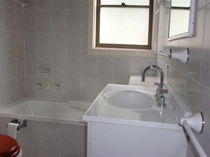 1 Adina Close, Fairfield West NSW 2165