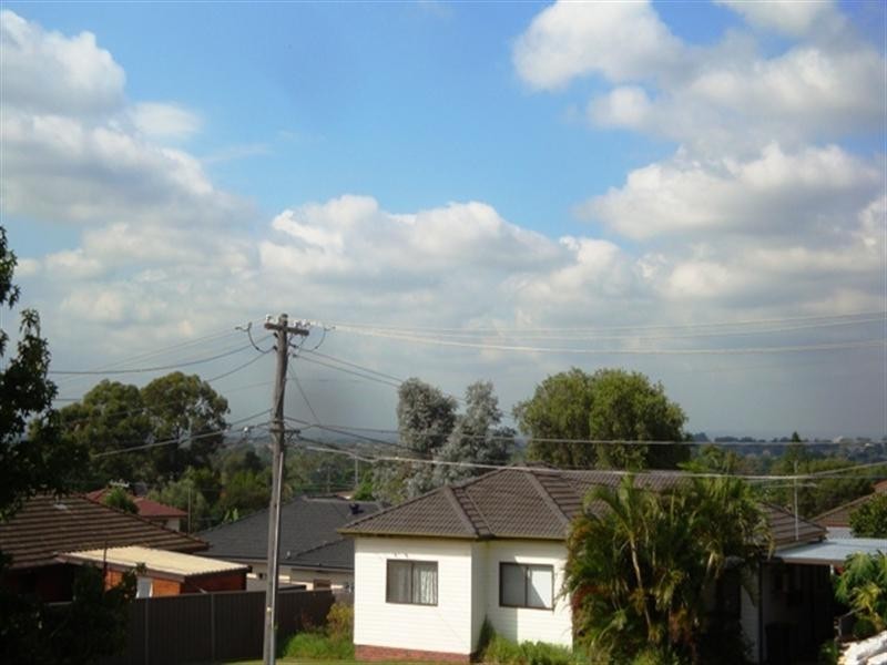 1 Adina Close, Fairfield West NSW 2165