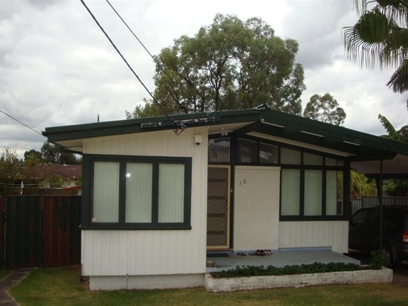 13 Edel Place, Fairfield West NSW 2165