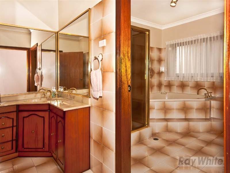 8 Cootha Close, Bossley Park NSW 2176