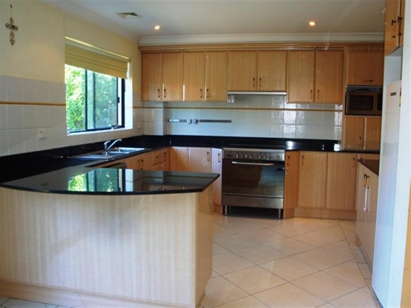 4 Rabaul Close, Bossley Park NSW 2176