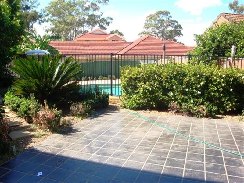 4 Rabaul Close, Bossley Park NSW 2176