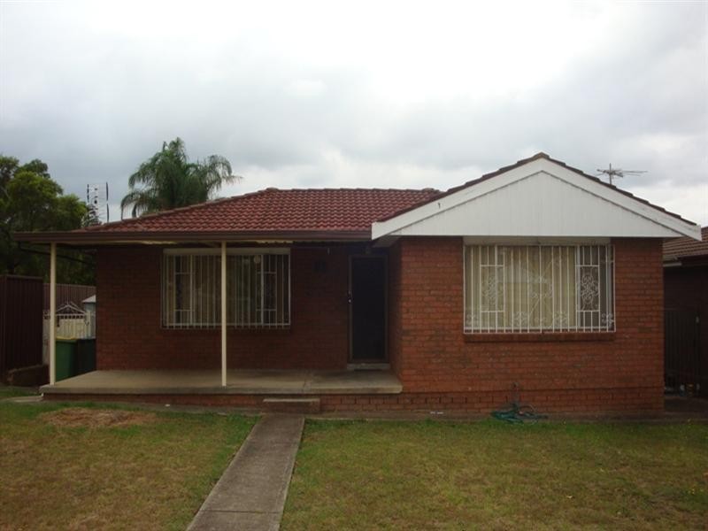 2 Denbern Street, Bossley Park NSW 2176