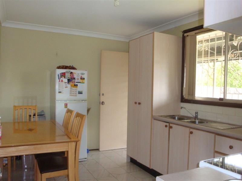 2 Denbern Street, Bossley Park NSW 2176