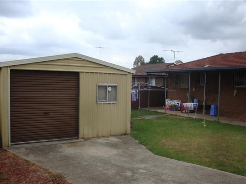 2 Denbern Street, Bossley Park NSW 2176